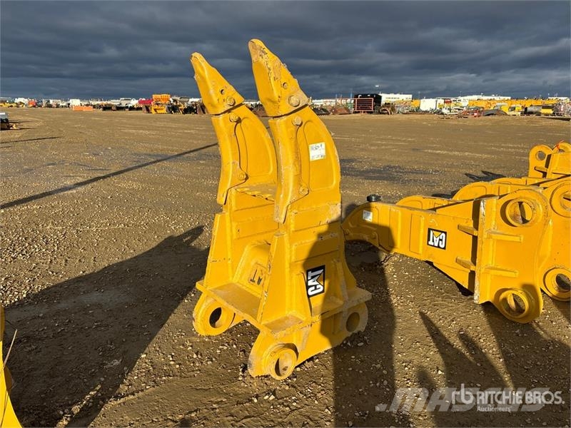 CAT 349 48 in Multi-Shank Heavy Duty Excavator Ripper  鬆土機