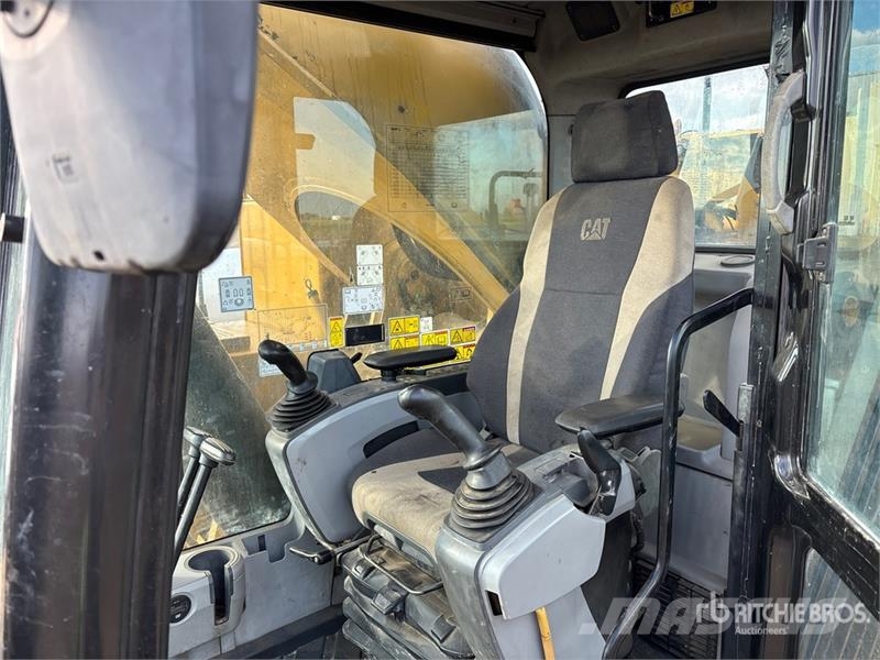 CAT 390FL VG Tracked Excavator Beltegraver