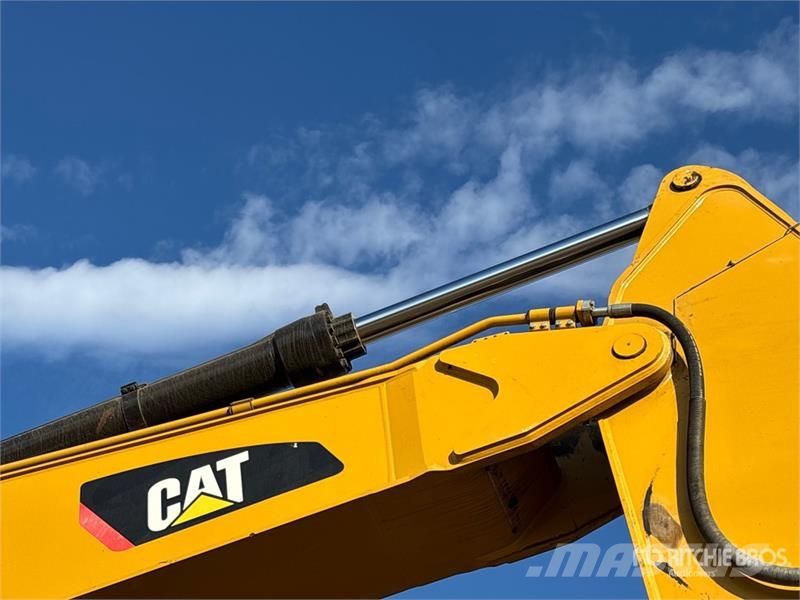 CAT 390FL VG Tracked Excavator Beltegraver
