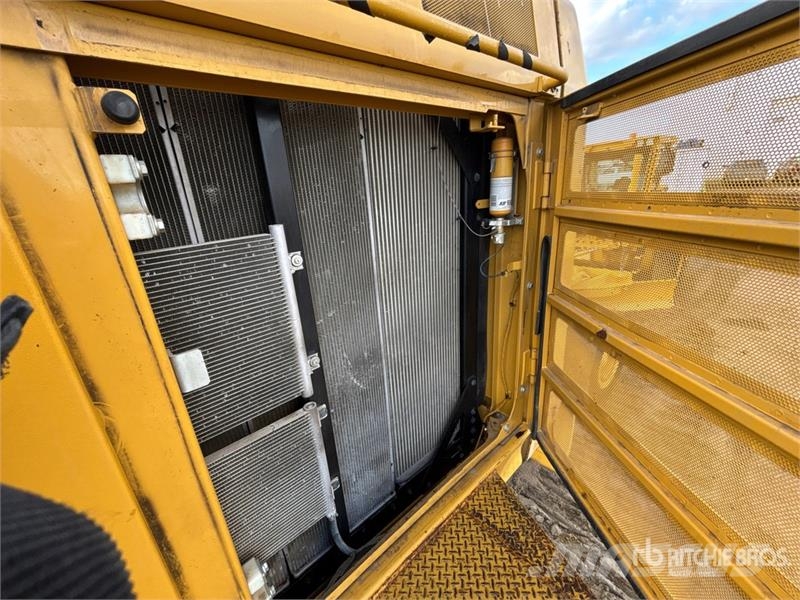 CAT 390FL VG Tracked Excavator Beltegraver