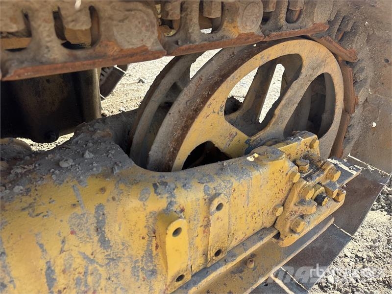 CAT 40 Crawler Dozer Kāpurķēžu buldozeri