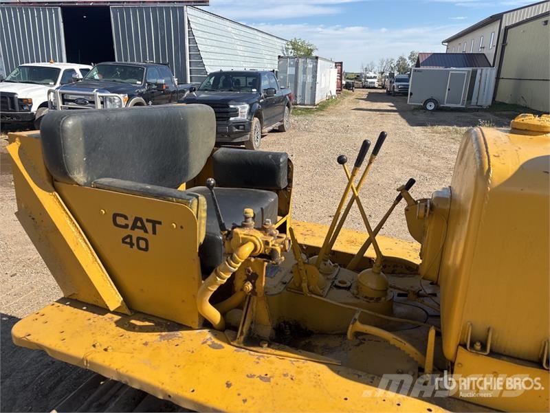 CAT 40 Crawler Dozer Kāpurķēžu buldozeri