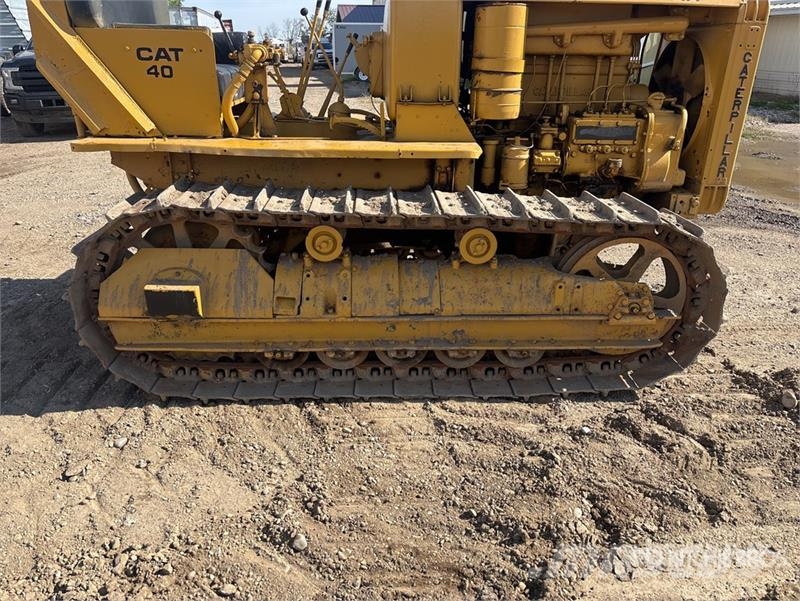 CAT 40 Crawler Dozer Kāpurķēžu buldozeri