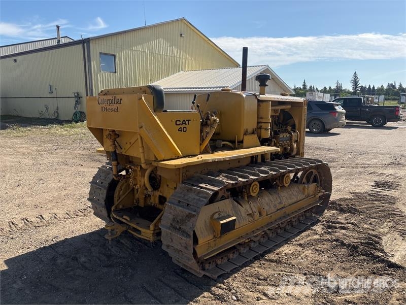 CAT 40 Crawler Dozer Kāpurķēžu buldozeri