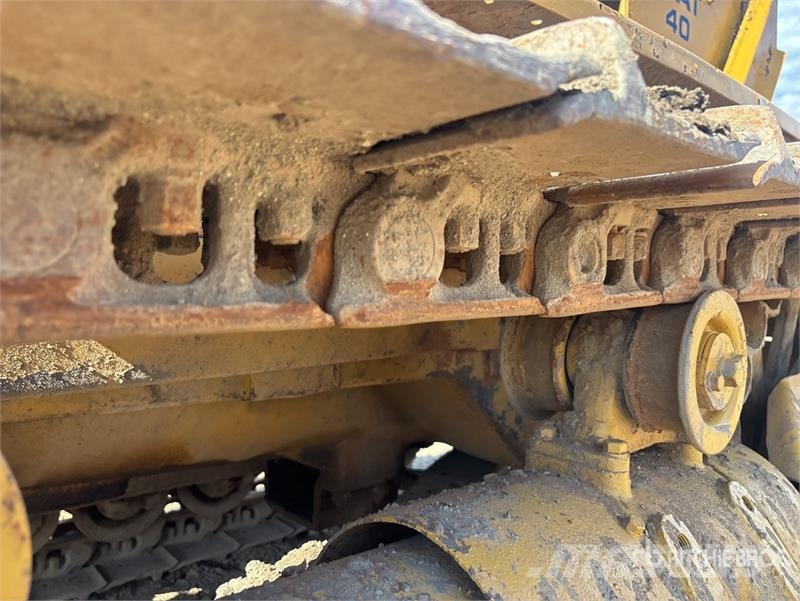 CAT 40 Crawler Dozer Kāpurķēžu buldozeri