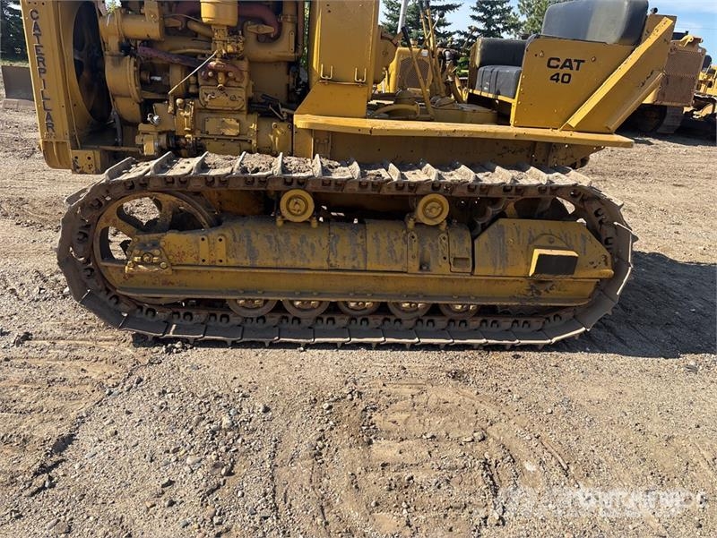 CAT 40 Crawler Dozer Kāpurķēžu buldozeri