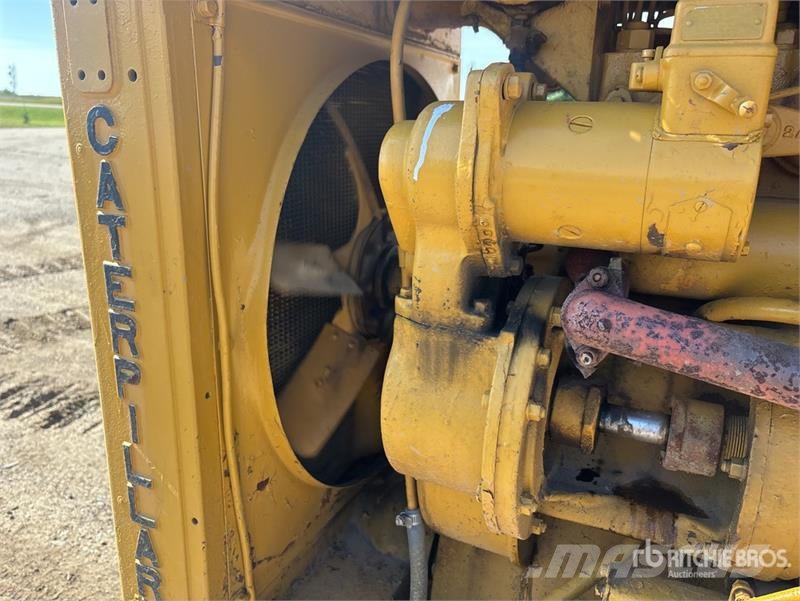 CAT 40 Crawler Dozer Kāpurķēžu buldozeri