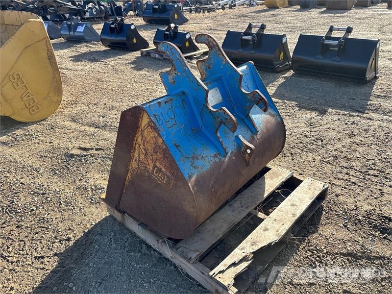 CAT 42 in Q/C Cleanup Backhoe Rear Bucket - Fits Cat 4 Kašike / Korpe