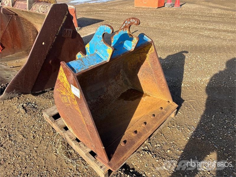 CAT 42 in Q/C Cleanup Backhoe Rear Bucket - Fits Cat 4 Kašike / Korpe