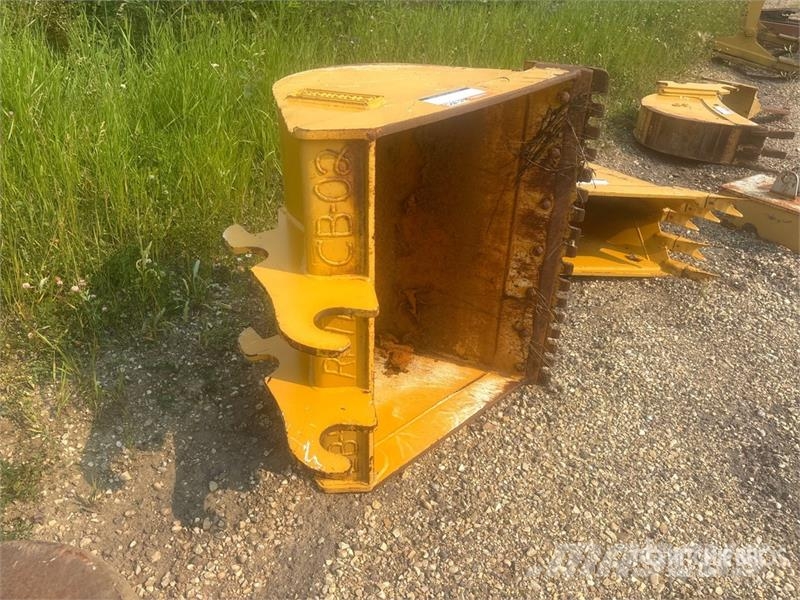 CAT 42 in Q/C Cleanup Backhoe Rear Bucket - Fits Cat 4 Kovalar