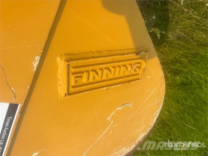 CAT 42 in Q/C Cleanup Backhoe Rear Bucket - Fits Cat 4 Kovalar