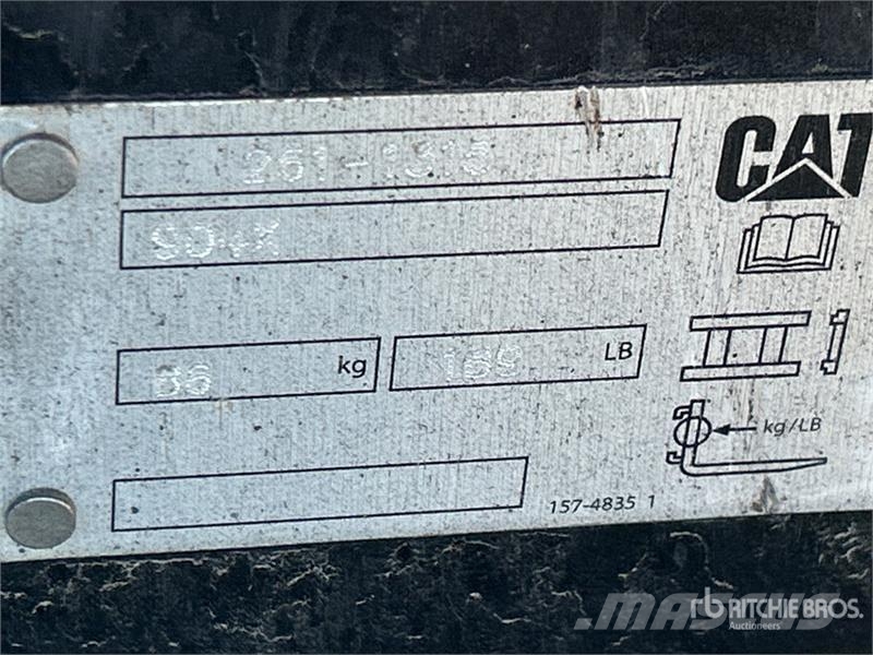 CAT 42 in Skid Steer Forks - Fits Cat 903/904 Вили