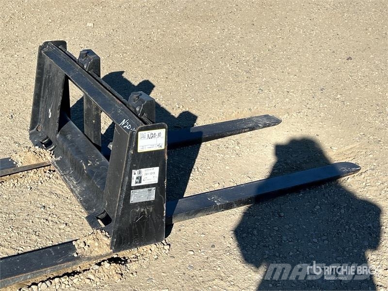 CAT 42 in Skid Steer Forks - Fits Cat 903/904 Вили