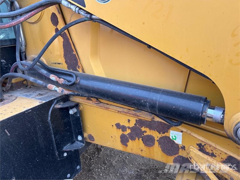 CAT 420F Ekskavatori-iekrāvēji
