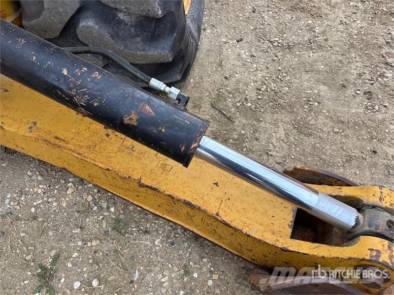 CAT 420F Ekskavatori-iekrāvēji