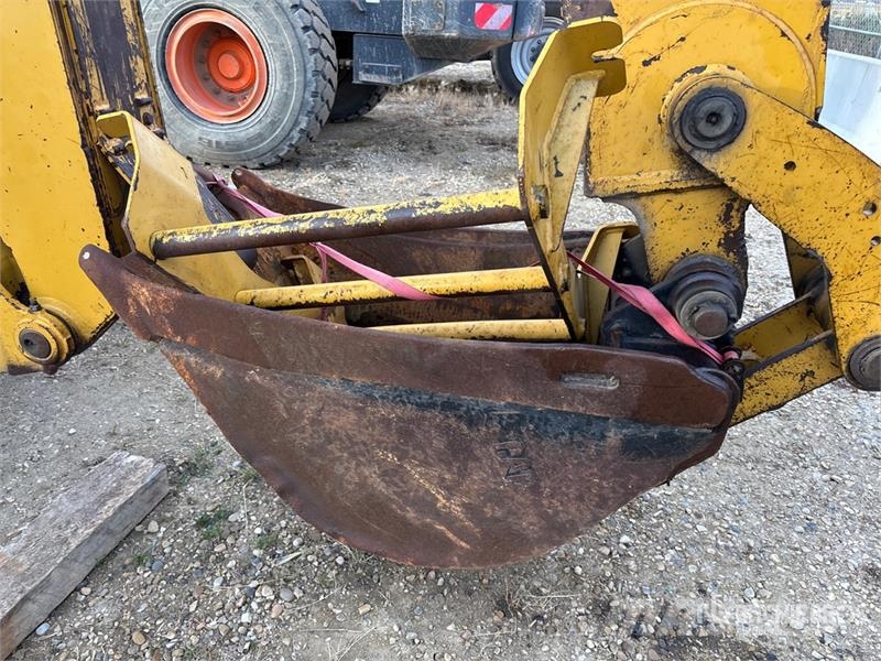 CAT 420F Ekskavatori-iekrāvēji