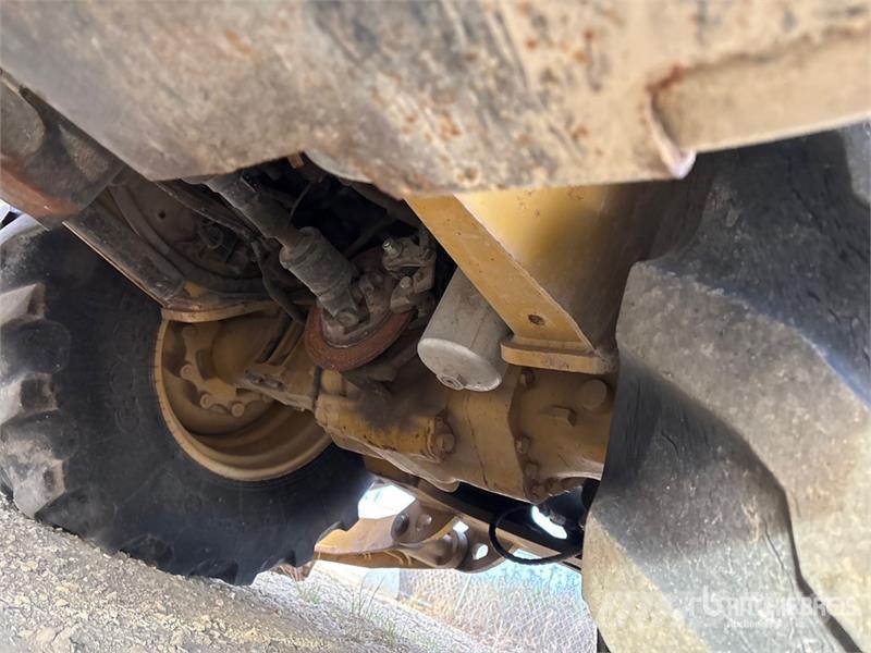 CAT 420F Ekskavatori-iekrāvēji