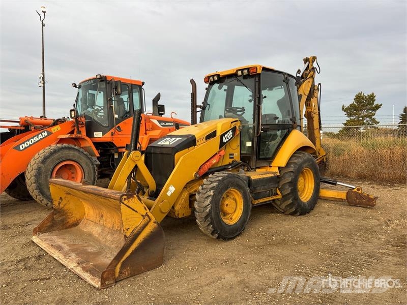 CAT 420F Ekskavatori-iekrāvēji