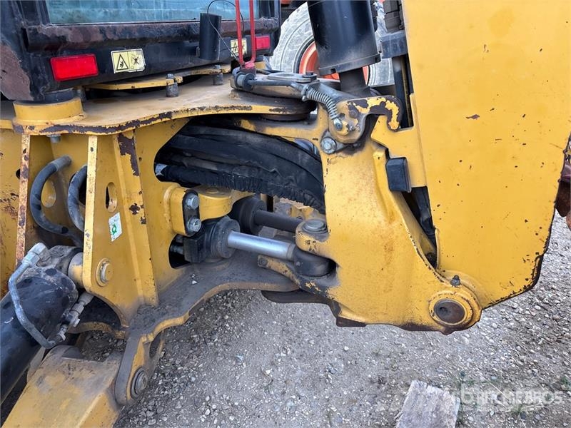 CAT 420F Ekskavatori-iekrāvēji