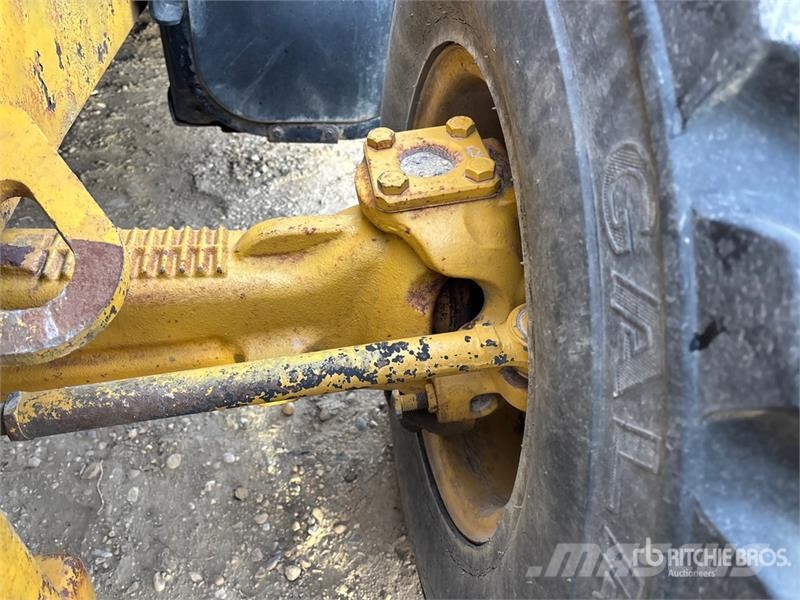 CAT 420F Ekskavatori-iekrāvēji
