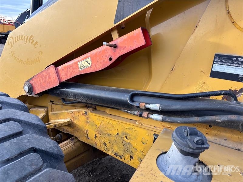 CAT 420F Ekskavatori-iekrāvēji