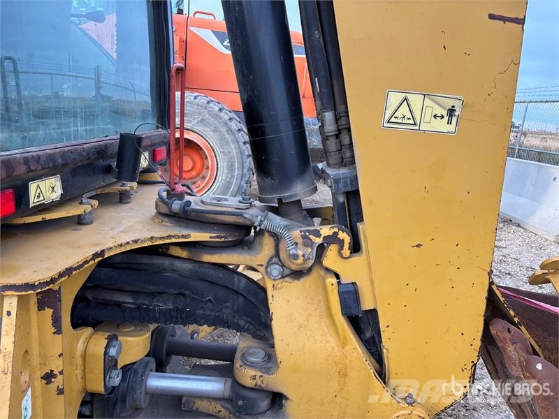 CAT 420F Ekskavatori-iekrāvēji