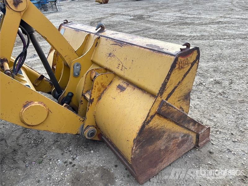 CAT 420F Ekskavatori-iekrāvēji