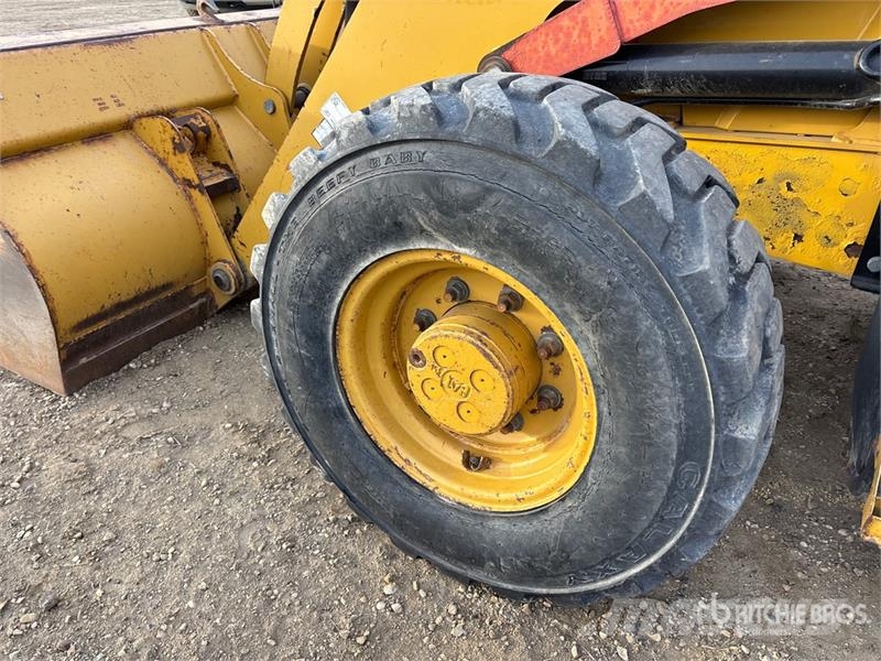 CAT 420F Ekskavatori-iekrāvēji