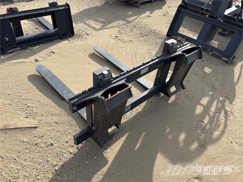 CAT 48 in Skid Steer Forks - Fits Cat 908H Вили