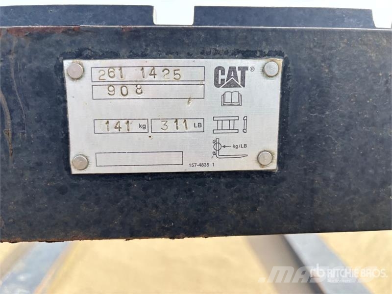 CAT 48 in Skid Steer Forks - Fits Cat 908H Вили