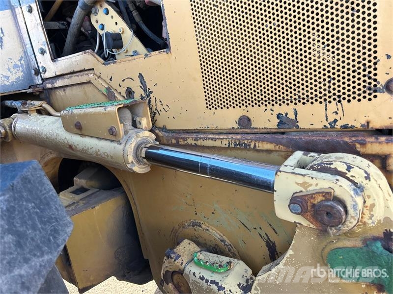 CAT 545 4x4 Line Skidder Šķeldotāji