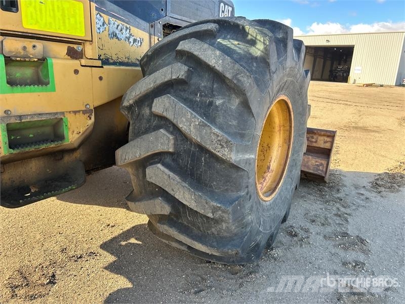 CAT 545 4x4 Line Skidder Šķeldotāji