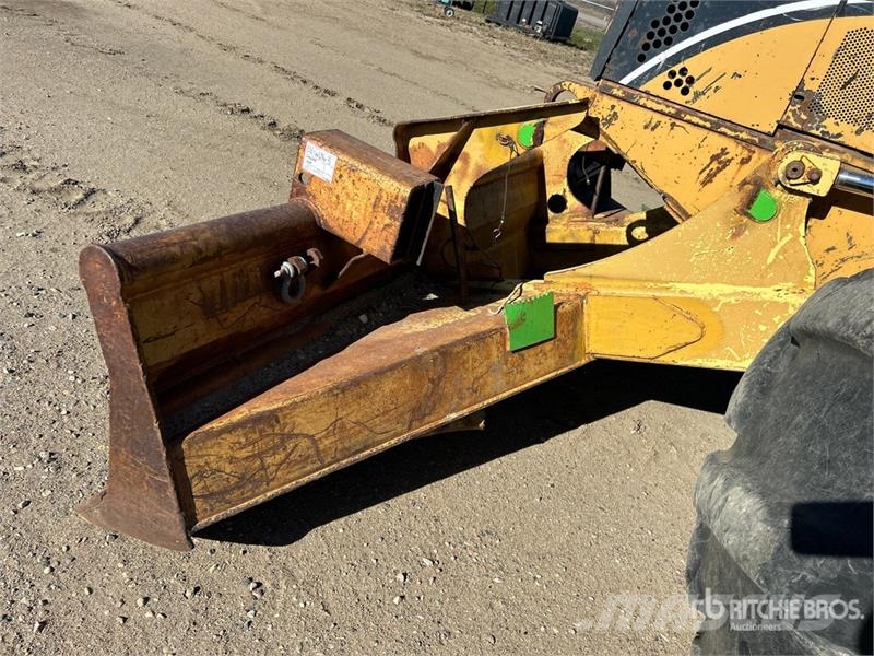 CAT 545 4x4 Line Skidder Šķeldotāji