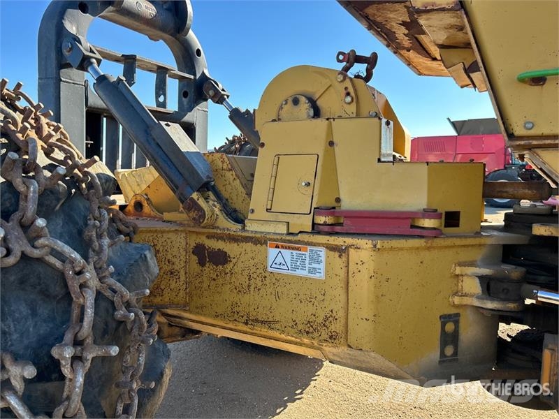CAT 545 4x4 Line Skidder Šķeldotāji
