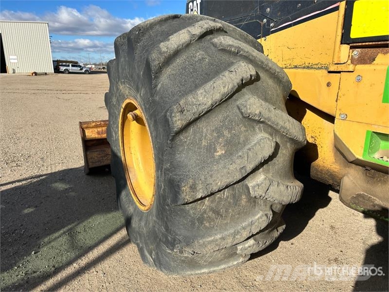 CAT 545 4x4 Skidder Трелевочные трактора