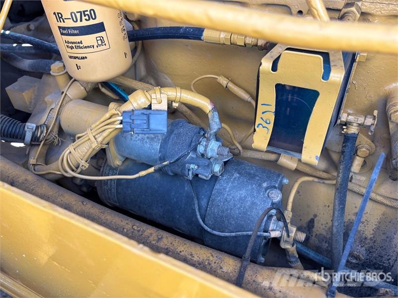 CAT 561D رافعات مد أنابيب