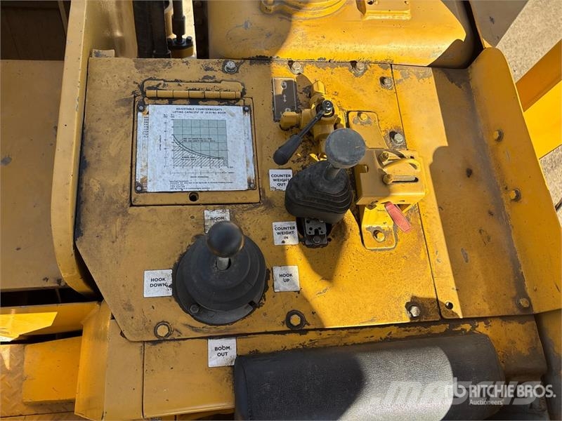 CAT 561D رافعات مد أنابيب