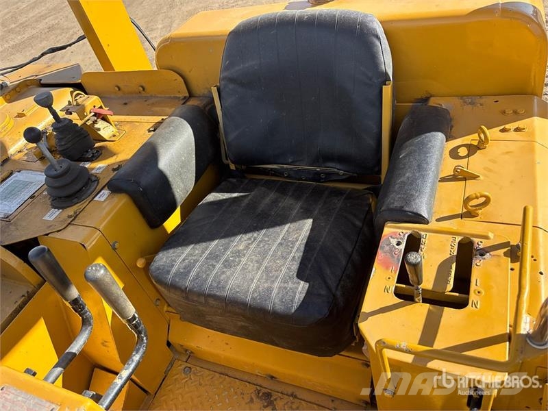 CAT 561D رافعات مد أنابيب