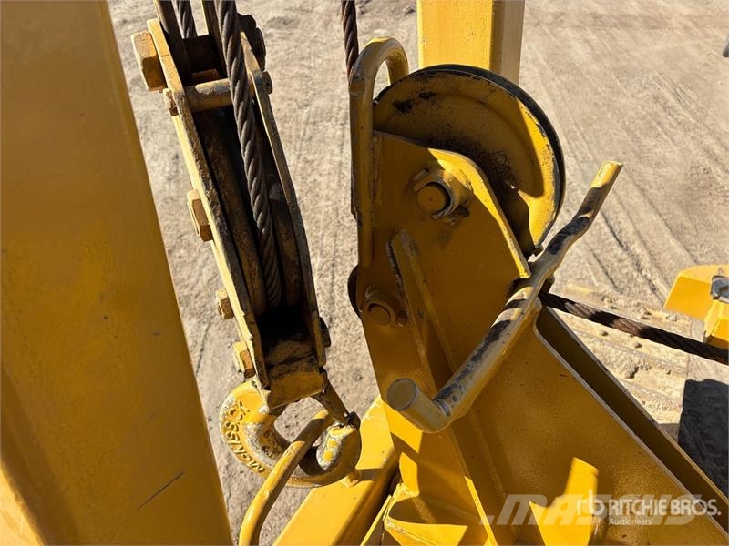 CAT 561D رافعات مد أنابيب