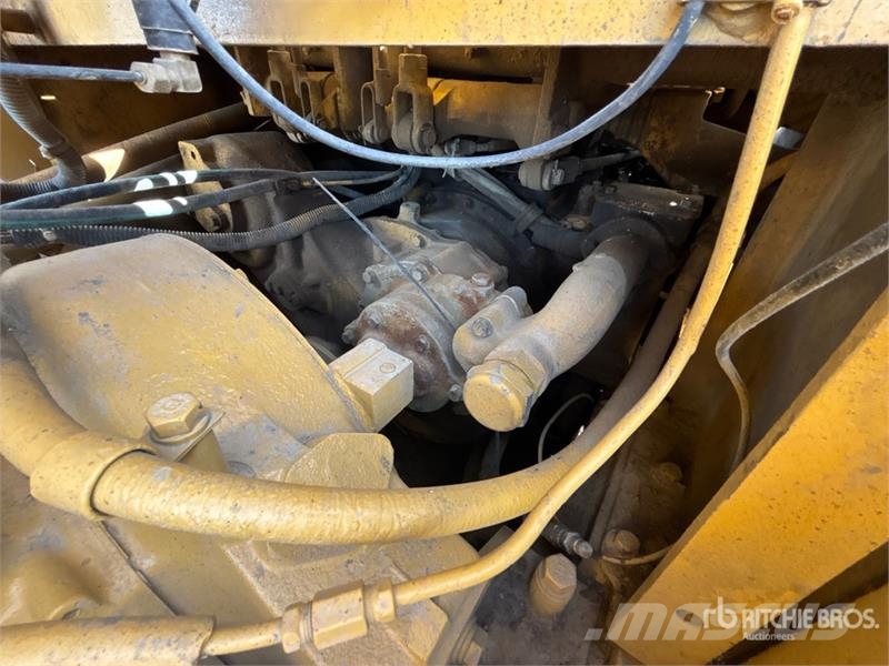 CAT 561D رافعات مد أنابيب