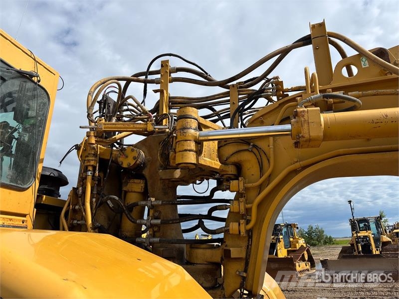 CAT 621G Scrapers