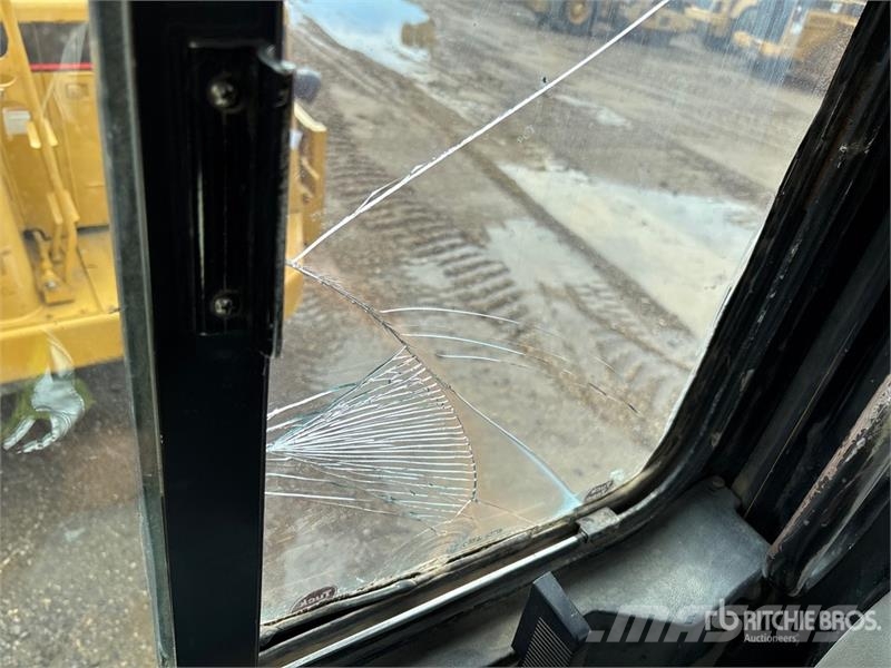 CAT 621G كاشطات