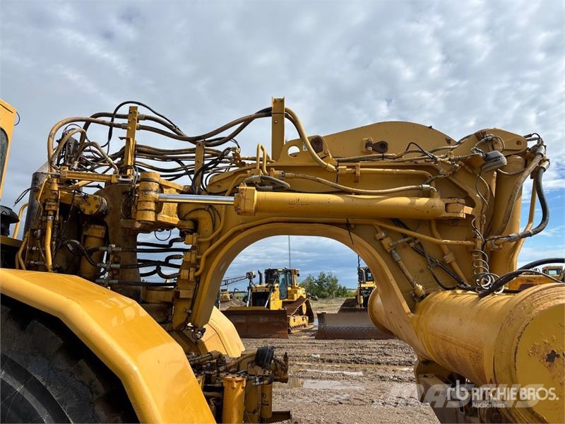 CAT 621G Scrapers