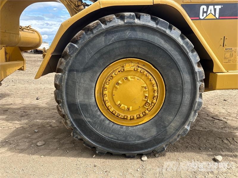 CAT 621G Scrapers