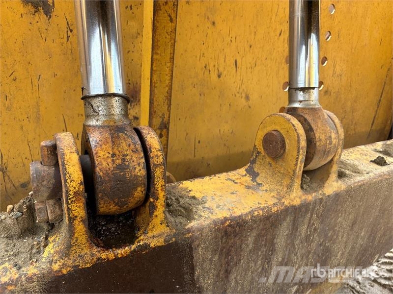CAT 621G كاشطات