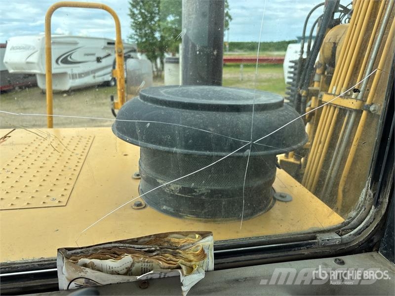 CAT 621G Scrapers