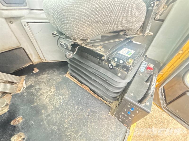 CAT 627G Schaber
