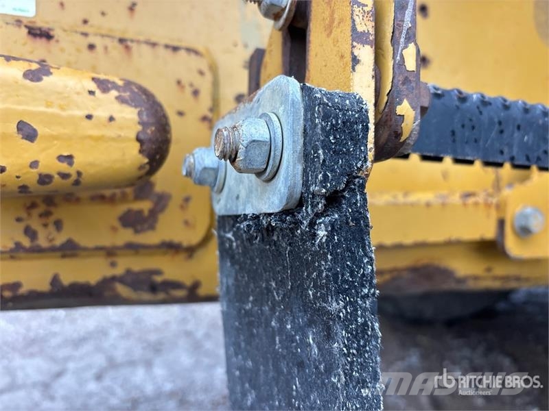 CAT 627G Schaber