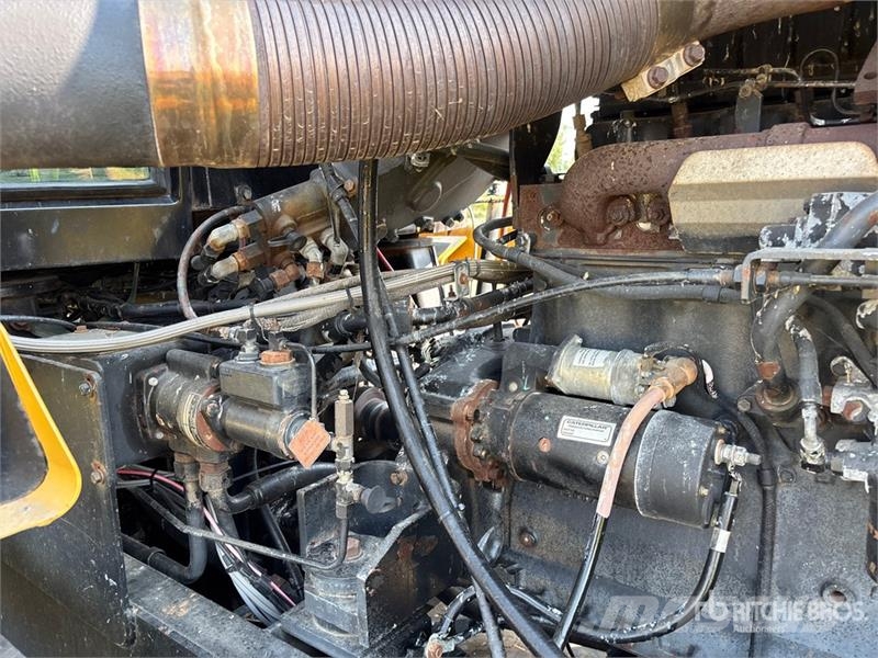CAT 65C Track Tractor الجرارات