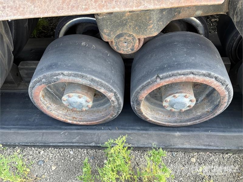 CAT 65C Track Tractor الجرارات